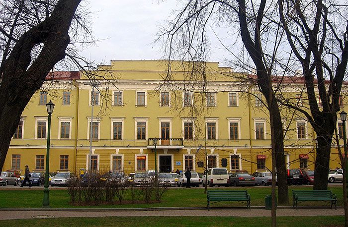 Здание облсовпрофа, 1-2 этаж бывший мужской базилианский монастырь