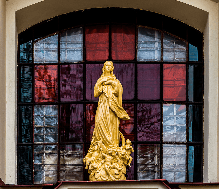  Скульптура Девы Марии